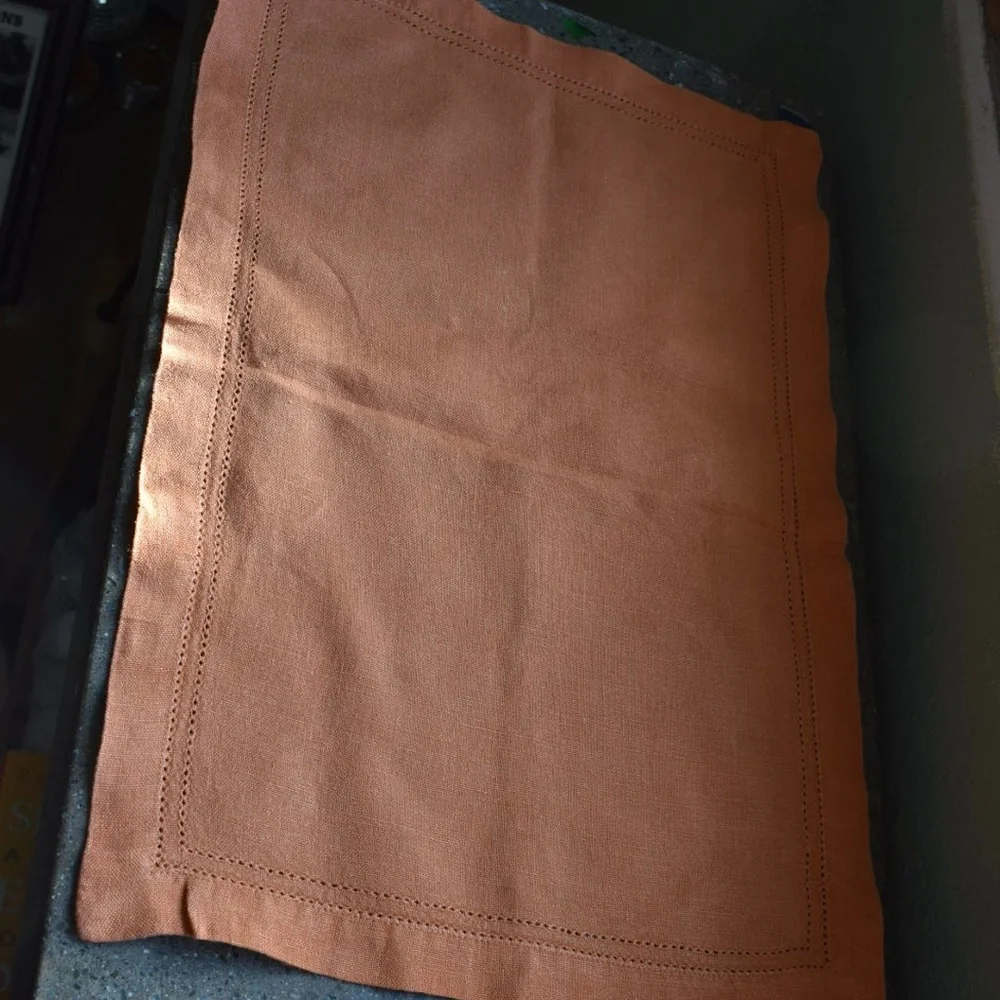 Williams Sonoma 100% Rust Linen Table Runner & Napkin Set of 4